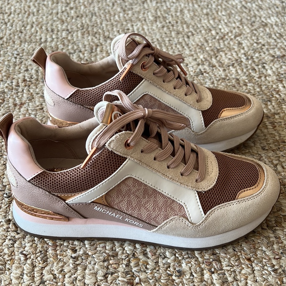 Like new Michael Kors Wilma pink trainer